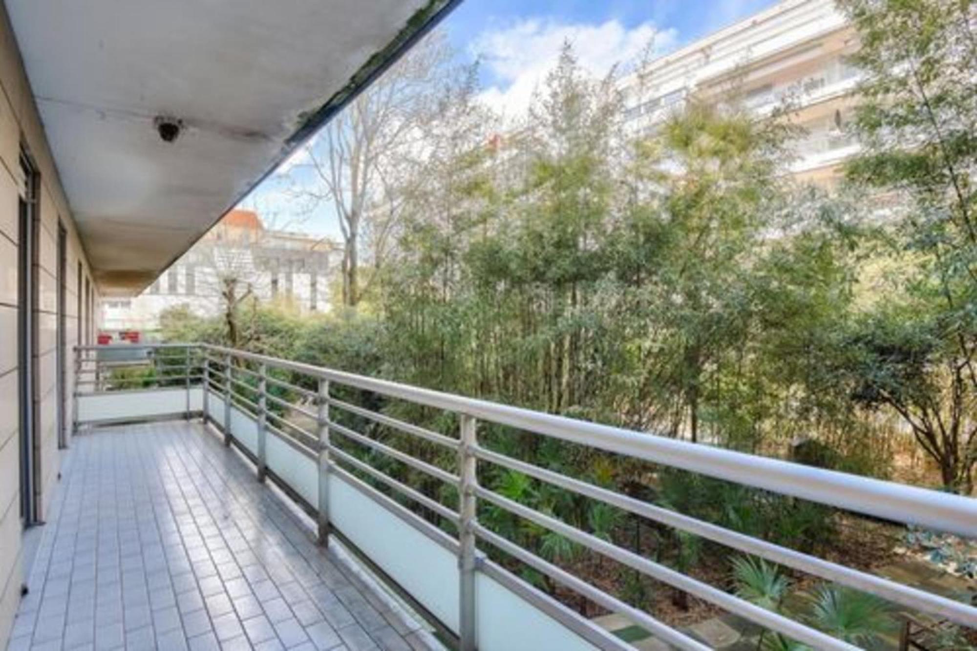 Spacious T2 - Near Tour Montparnasse Apartment