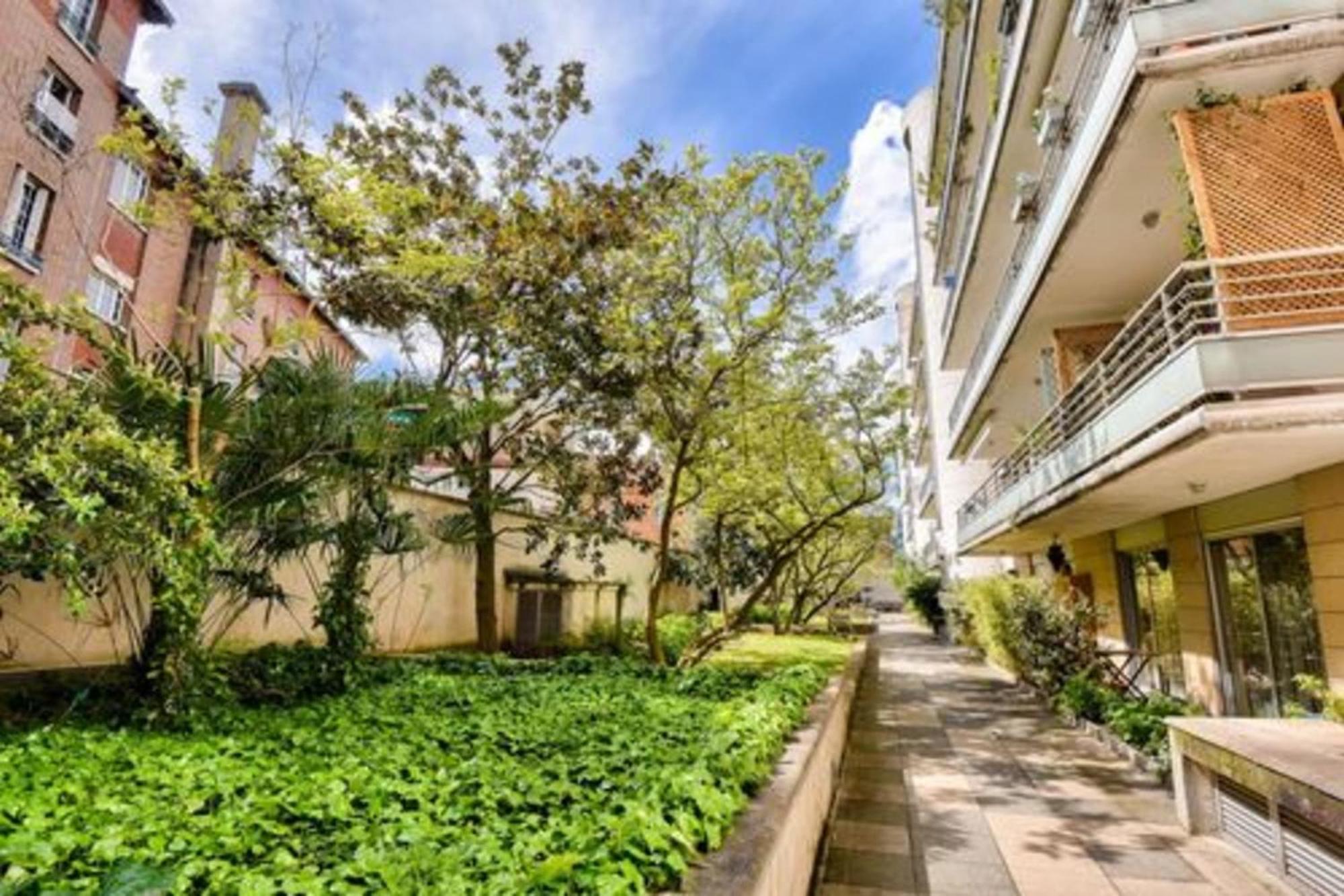 Spacious T2 - Near Tour Montparnasse Apartment *